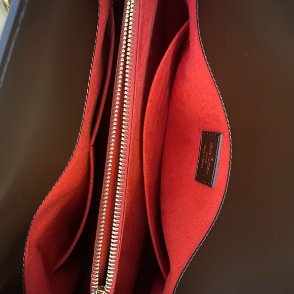 Louis Vuitton Rivoli MM Damier LV - Picture 6 of 6